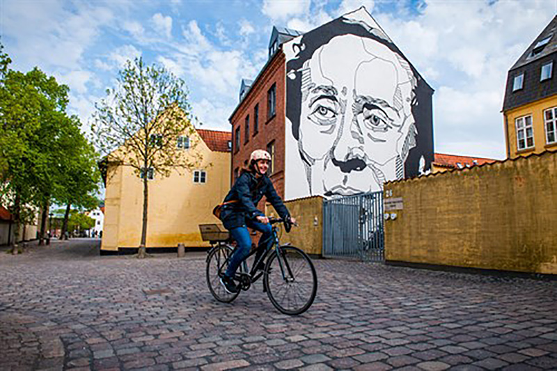 På cykel i H.C. Andersens Odense